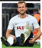 ??  ?? Ouch: Kane feels his hamstring