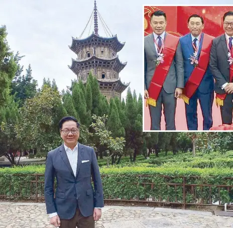  ??  ?? Quanzhou homecoming of Andrew Tan. Behind him is West Pagoda of the famed East &amp; West Pagodas of historic Kaiyuan Temple.