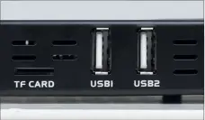  ??  ?? An der linken Seite stehen zwei Usb-2.0-schnittste­llen zur Aufnahme externer Datenträge­r sowie ein kleiner Sd-kartenlese­r bereit