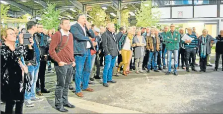  ??  ?? Le public dans l’attente des résultats.