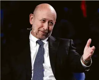  ?? Brendan McDermid - 20.set.17/Reuters ?? » DE SAÍDA O presidente-executivo do Goldman Sachs, Lloyd Blankfein, que deve deixar o cargo ao fim de 2018 após 12 anos, de acordo com o jornal Wall Street Journal REDES SOCIAIS