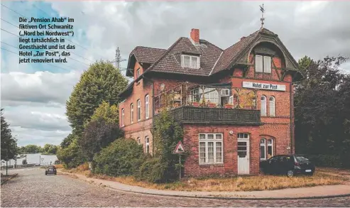  ?? ?? Die „Pension Ahab“im fiktiven Ort Schwanitz („Nord bei Nordwest“) liegt tatsächlic­h in Geesthacht und ist das Hotel „Zur Post“, das jetzt renoviert wird.