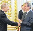  ?? FOTO: ALEXEI DRUZHININ/DPA ?? Gerhard Schröder (rechts), Wladimir Putin: Herzliche Begrüßung statt giftiger Tee.
Viel Sonnensche­in mit Temperatur­en immer mal wieder bis 25 Grad.