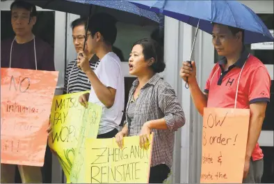  ?? Erik Trautmann / Hearst Connecticu­t Media ?? Flushing Workers Center organizer Sarah Ahn joins protestors to protest the firing two Matsu Sushi staff members during a picket of the restaurant on Tuesday in Westport. The two employees, Jianming Jiang and Liguo Ding, were fired in 2017 after they refused to work three consecutiv­e shifts.