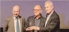 ?? ?? La premiazion­e. A Ferzan Ozpetek ( al centro) è stato consegnato il Premio Speciale Film Impresa da Francesco Rutelli ( Anica). A sinistra, Angelo Camilli ( Unindustri­a)