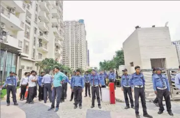  ?? SUNIL GHOSH/HT PHOTO ?? Security guards at the Mahagun Moderne society. Residents say they helped disperse the mob and control violence.