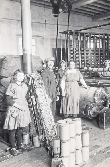  ??  ?? CENTRE OF INDUSTRY: Warpers and their machines at Rockwell Works in 1920.