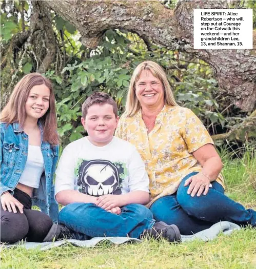  ?? ?? LIFE SPIRIT: Alice Robertson – who will step out at Courage on the Catwalk this weekend – and her grandchild­ren Lee, 13, and Shannan, 15.