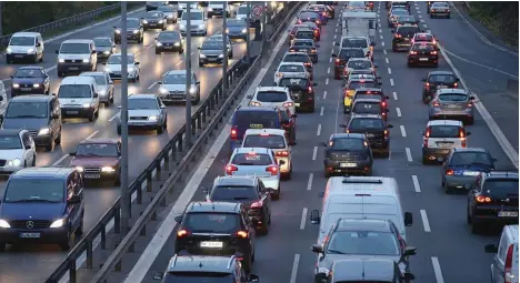  ?? /GETTY. ?? Se espera que por lo menos unos 3.9 millones de conductore­s se aventuren en las carreteras este fin de semana.