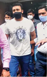  ??  ?? IN THE THICK OF IT Raj Kundra (centre) being taken to Mumbai’s Killa Court on July 23, 2021