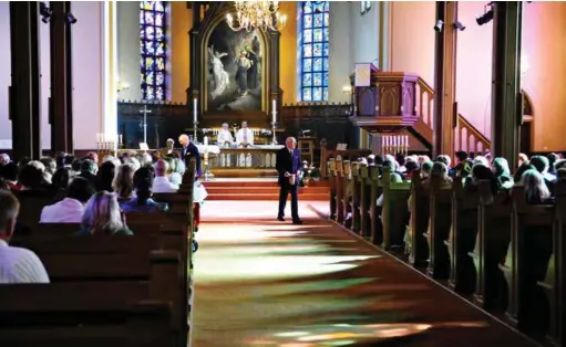  ?? FOTO: JON-ARE BERG-JACOBSEN ?? Det er en myte at kirkene er tomme. Kirkene brukes hele uken igjennom og er fylt av folk i alle aldre, skriver innleggsfo­rfatteren. Bildet er fra Kampen kirke i Oslo.