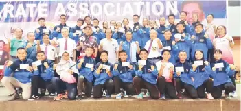  ??  ?? JUARA SEMULA: Anggota skuad karate yang menang pingat membantu Sabah merampas semula gelaran juara Karate Kebangsaan 2019.