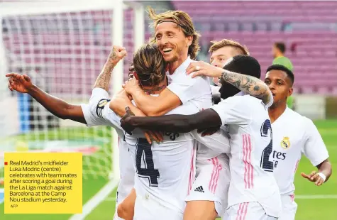  ?? AFP ?? Real Madrid’s midfielder Luka Modric ( centre) celebrates with teammates after scoring a goal during the La Liga match against Barcelona at the Camp Nou stadium yesterday.