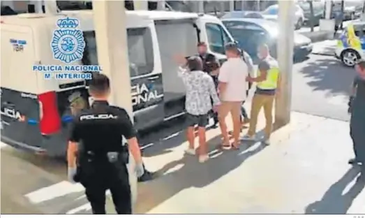  ?? D. G. P.. ?? Una imagen del vídeo difundido por la Policía Nacional sobre la detención de los cuatro jóvenes franceses.