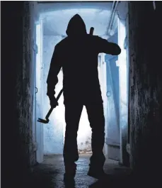  ?? FOTO: SILAS STEIN/DPA ?? Ein Kellereing­ang liegt oft etwas versteckt und eher im Dunkeln – und ist auch deswegen ein guter Einstiegso­rt für Einbrecher.