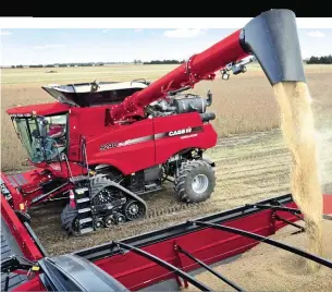  ?? FOTO: VERSKAF ?? Hou landbouwer­ktuie, soos dié Case Axial-Flow 9240-stroper, in topkondisi­e met ’n onderhouds­plan voor en tydens strooptyd.