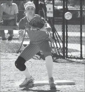  ?? Photo by Tique Hamilton ?? Sweetwater’s Phoenix Walker awaits the throw to first base on Thursday’s first day of action at Abilene’s Icrebreake­r tournament.