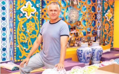  ?? PAT NABONG/SUN-TIMES ?? Alejandro García Nelo stands beside his ofrenda, or offering, titled “54,950 Heartbeats” at the National Museum of Mexican Art in Pilsen.