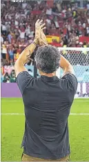  ?? RFEF ?? Luis Enrique saluda a la afición.