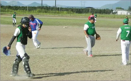  ??  ?? Nogaleros gaNaroN por pizarra de 5 carreras a 4