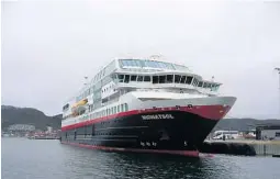  ??  ?? Kinesiske turister strømmer til Hurtigrute­n. Kinesiske selskaper har for eksempel chartret hele MS Midnattsol til fire seilinger på rad i januar/februar 2018.