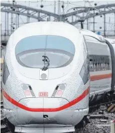  ?? FOTO: DPA ?? Auf der Neubaustre­cke München-Berlin sind Züge deutlich schneller. Zumindest, wenn es keine Pannen gibt.
