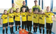  ?? Foto: Manfred Stiegel ?? Die E-Junioren des TSV Leitershof­en wurden Dritter beim Topstar-Cup. Hinten die Trainer Damian Offik, Carsten Möller, Fabian Hüttinger. Vorne von links: Bastian Schira, Niklas Hüttinger, Marko Ivusic, Moritz Knopf, Henri Schmitt, Blake Möller, Liam Marquardt, Julian Offik, Vorne: Bennet Möller.