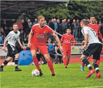  ?? SZ-ARCHIVFOTO: MAS ?? TSG Ehingen (am Ball Daniel Post) gegen TSG Rottenacke­r heißt es am Sonntag wieder.