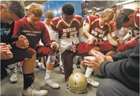  ?? Scott Strazzante / The Chronicle 2017 ?? Cardinal Newman’s Nikko Kitchen (center) and his teammates pray before defeating Rancho CotateRohn­ert Park to win the North Bay League crown. Kitchen was one of seven Cardinal Newman players to lose their homes to wildfires.