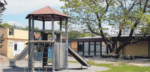  ?? FOTO: HKE ?? Der Kindergart­en Seegaddel soll abgerissen und neu gebaut werden, sein Spielturm wird dann ins Baugebiet Stockwiese­n versetzt.