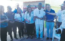  ??  ?? OBRA. El alcalde Jerry Sabio inauguró la biblioteca.