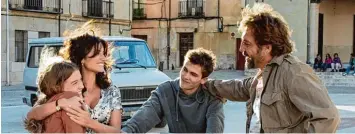  ?? Foto: dpa ?? Sommer, Sonne, Spanien: Penélope Cruz und Javier Bardem in „Everybody Knows“.