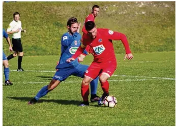  ??  ?? Les locaux, en rouge, n’ont rien lâché pendant 90 minutes.