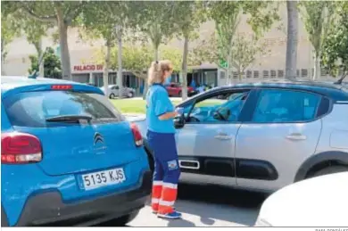  ?? RAFA GONZÁLEZ ?? Punto de vacunación en el Palacio de los Juegos del Mediterrán­eo en Almería.