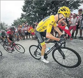  ?? FOTO: GETTY ?? Tras ser atacado por varios rivales, Froome dio un paso al frente en el Mont du Chat