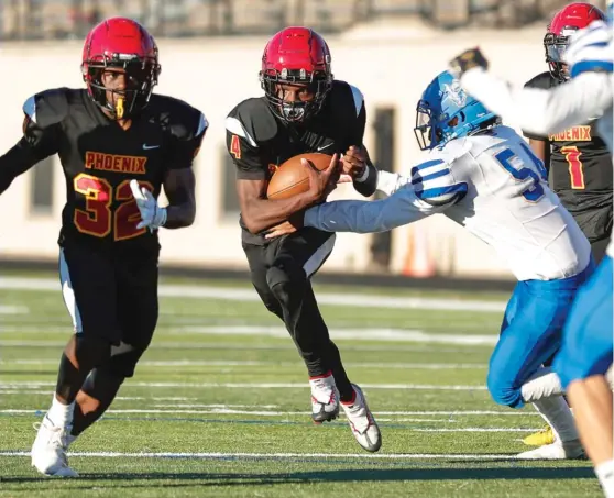  ?? KIRSTEN STICKNEY/SUN-TIMES ?? Marquise James (4) had 12 carries for 62 yards for North Lawndale on Thursday in its victory over Kennedy.