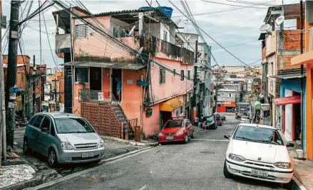  ?? Gabriel Cabral/Folhapress ?? Construçõe­s irregulare­s na favela de Heliópolis, na zona sul de SP