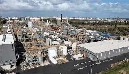  ?? ?? Imagen de las instalacio­nes de procesamie­nto de litio de Tianqi Lithium, en Kwinana (Australia).