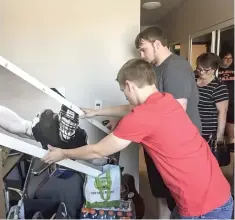  ?? STEFANO ESPOSITO/SUN-TIMES PHOTOS ?? LEFT: Anthony Abrams (red shirt) and roommate Daniel Krzysiak brought plenty of stuff to fill their dorm room.