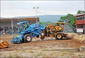  ?? SUBMITTED PHOTOS — JOHN KORBLER ?? The Mountain Springs Country Fair features a Combine Demo Derby.