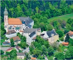  ?? Foto: Peter Kneffel, dpa ?? Das Kloster Andechs ist ein beliebter Ausflugs und Wallfahrts­ort in Oberbayern. Im Klostergas­thof steht nun eine Veränderun­g an.
