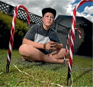  ?? PHOTO: DAVID UNWIN/FAIRFAX NZ ?? Lleyton Cliff’s smile is restored by the kindness of strangers.