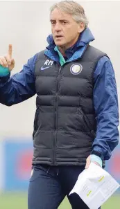  ??  ?? Roberto Mancini nell’allenament­o di ieri alla Pinetina