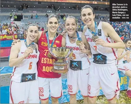  ?? FOTO: FEB ?? Alba Torrens (a la derecha), junto a Sílvia Domínguez, Marta Xargay y Laia Palau, con sus medallas