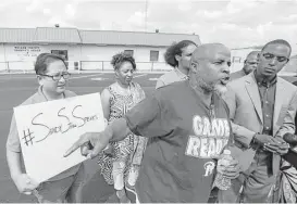  ?? Melissa Phillip / Houston Chronicle file ?? DeWayne Charleston, center, addresses the media outside the Waller County Jail in October. He is the author of the book “The United States v. Waller County, Then Me.”