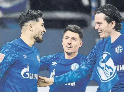 ?? FOTO: AP ?? El Schalke abrió 2020 con triunfo
Suat Serdar (izquierda) y Michael Gregoritsc­h (derecha) marcaron sus goles al Borussia M'gladbach