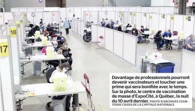  ?? PHOTO D’ARCHIVES COURTOISIE CIUSSS DE LA CAPITALE-NATIONALE ?? Davantage de profession­nels pourront devenir vaccinateu­rs et toucher une prime qui sera bonifiée avec le temps. Sur la photo, le centre de vaccinatio­n de masse d’ExpoCité, à Québec, la nuit du 10 avril dernier.