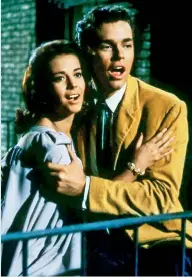  ??  ?? Natalie Wood and Richard Beymer in the film version