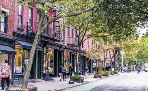  ??  ?? Le quartier Greenwich Village à New York. − Gracieuset­é