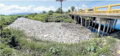  ??  ?? de La Lima.
El canal Chotepe es un peligro para mucha colonias cercanas, tanto de San Pedro Sula como